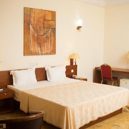 Hotel Marbella Lome Bagian luar foto