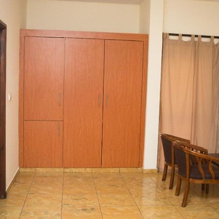 Hotel Marbella Lome Bagian luar foto