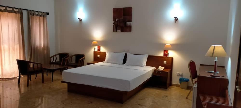 Hotel Marbella Lome Bagian luar foto