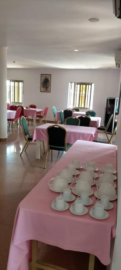 Hotel Marbella Lome Bagian luar foto