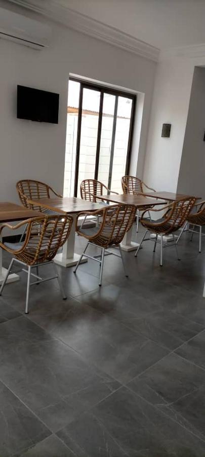 Hotel Marbella Lome Bagian luar foto