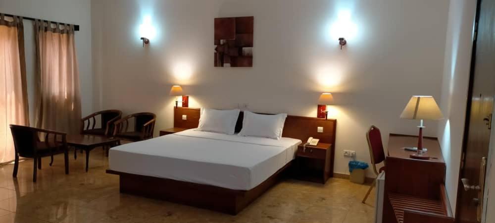 Hotel Marbella Lome Bagian luar foto