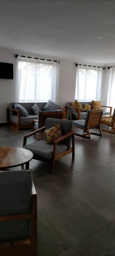 Hotel Marbella Lome Bagian luar foto