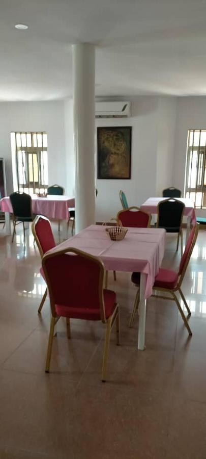 Hotel Marbella Lome Bagian luar foto