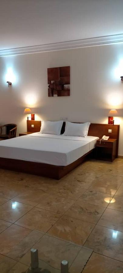 Hotel Marbella Lome Bagian luar foto