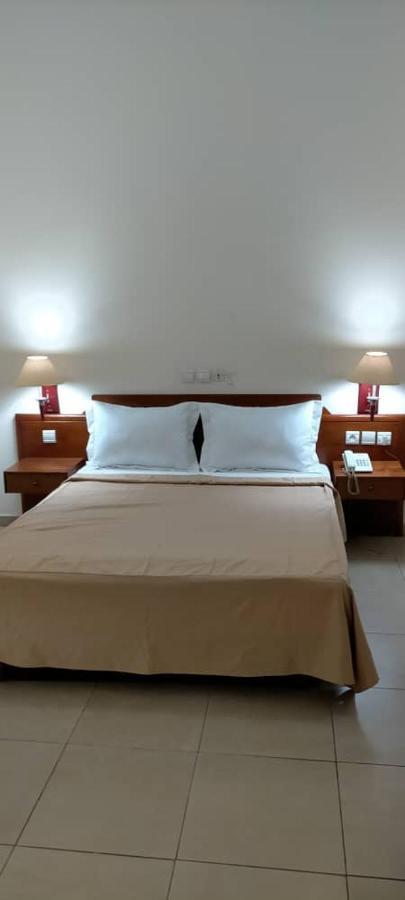 Hotel Marbella Lome Bagian luar foto