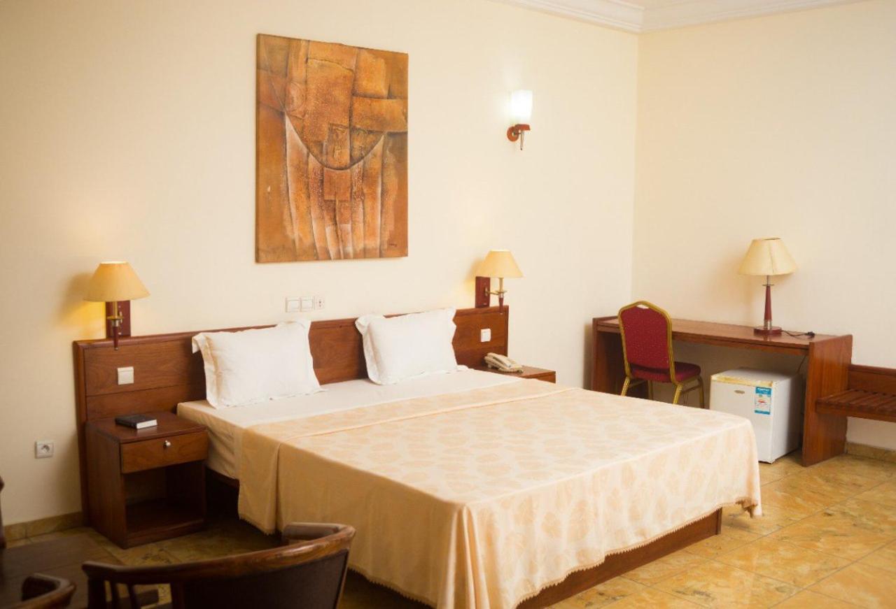 Hotel Marbella Lome Bagian luar foto