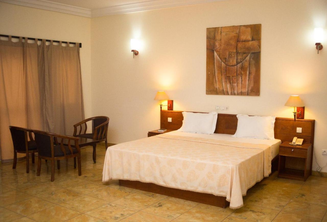 Hotel Marbella Lome Bagian luar foto