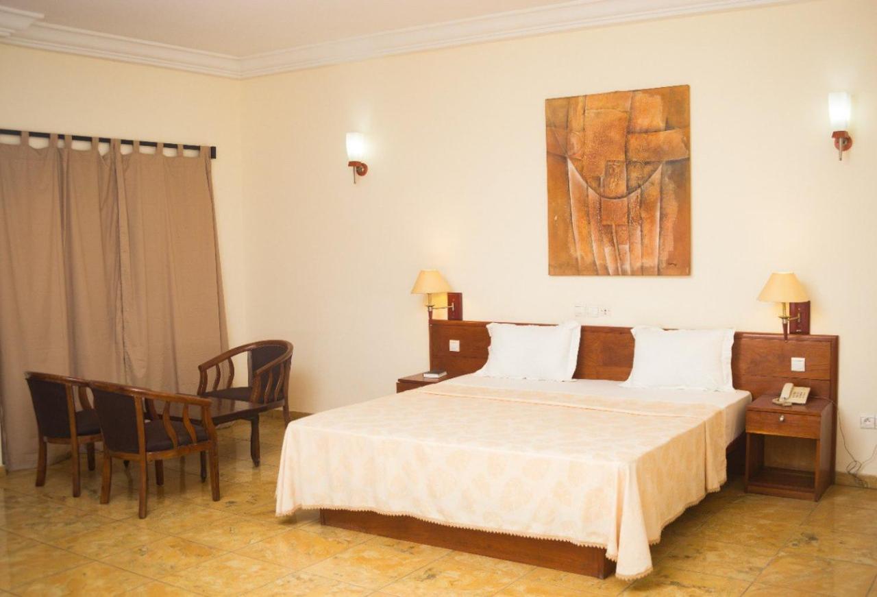 Hotel Marbella Lome Bagian luar foto