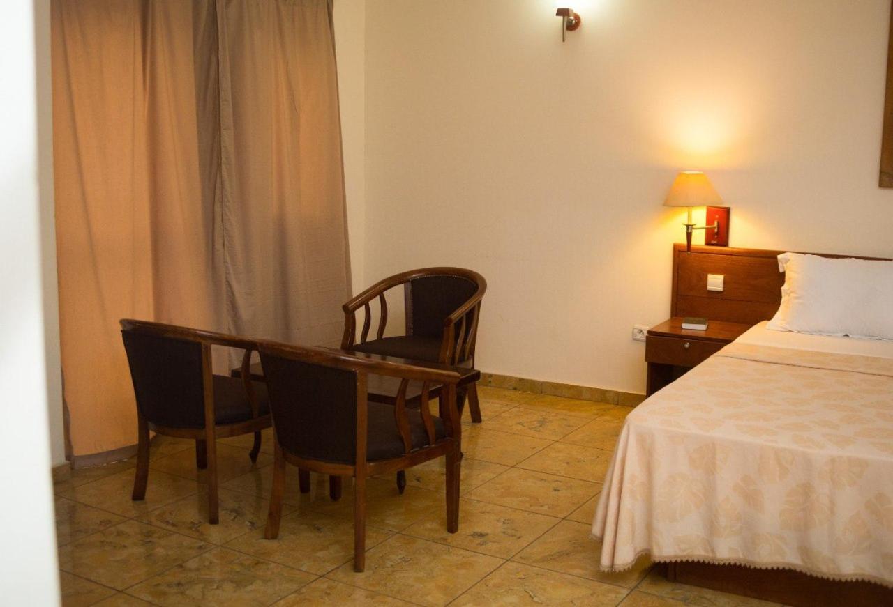 Hotel Marbella Lome Bagian luar foto