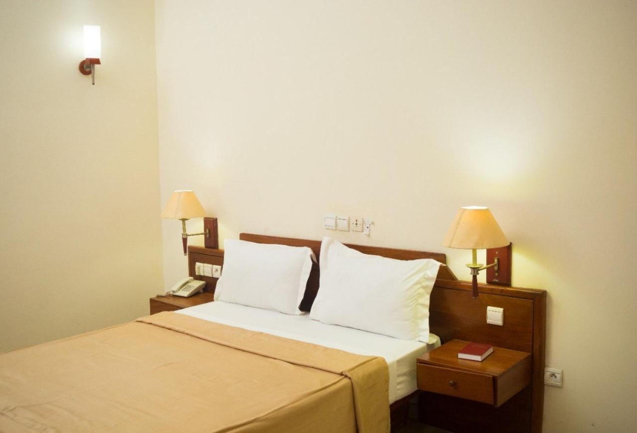 Hotel Marbella Lome Bagian luar foto
