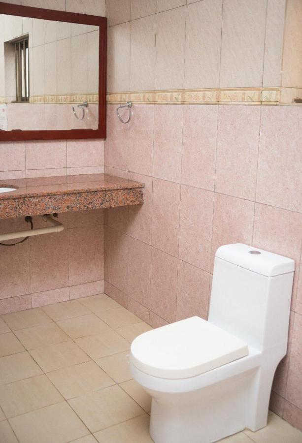 Hotel Marbella Lome Bagian luar foto