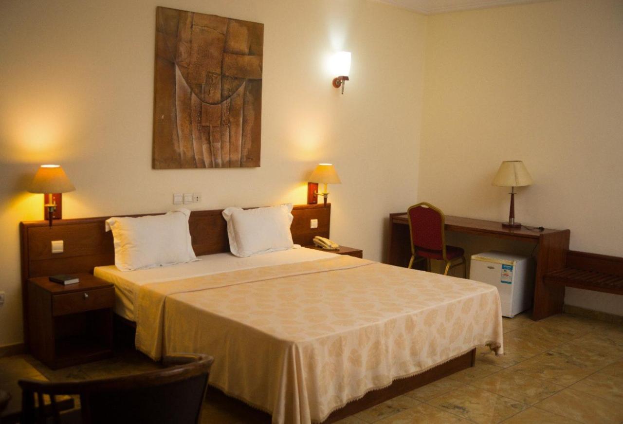 Hotel Marbella Lome Bagian luar foto