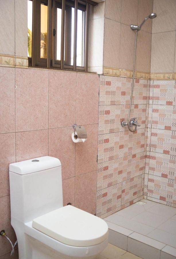 Hotel Marbella Lome Bagian luar foto