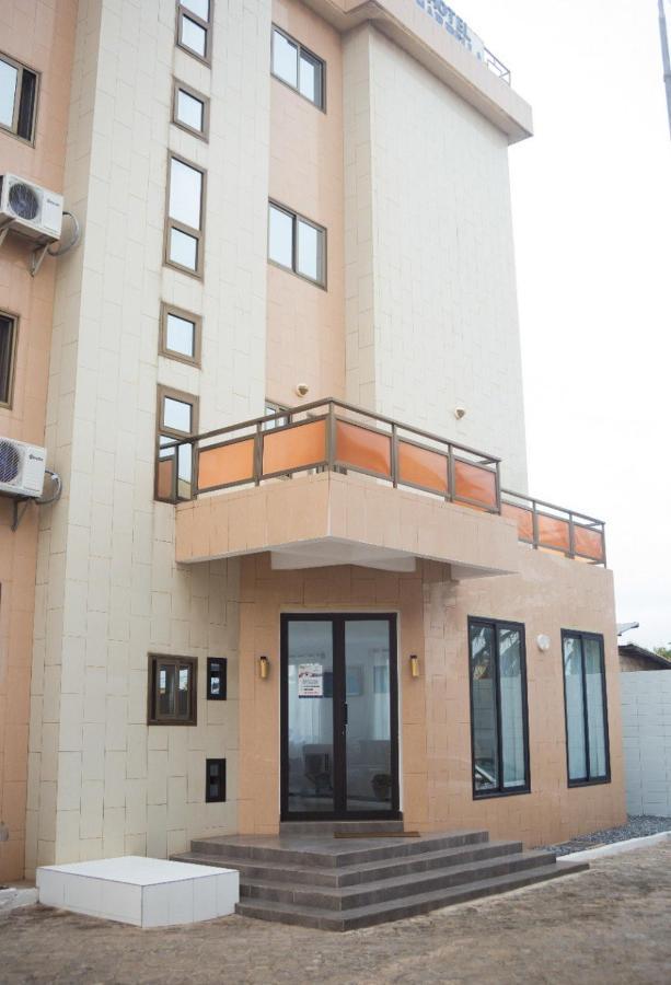 Hotel Marbella Lome Bagian luar foto